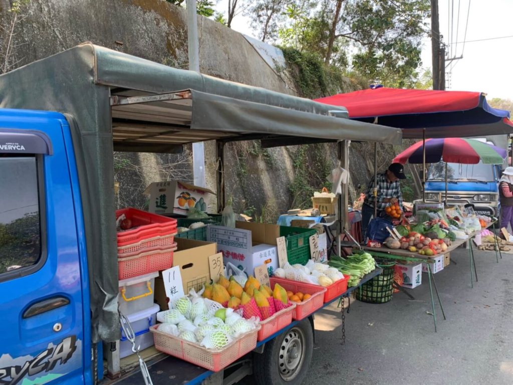 台南新化林場外圍攤販